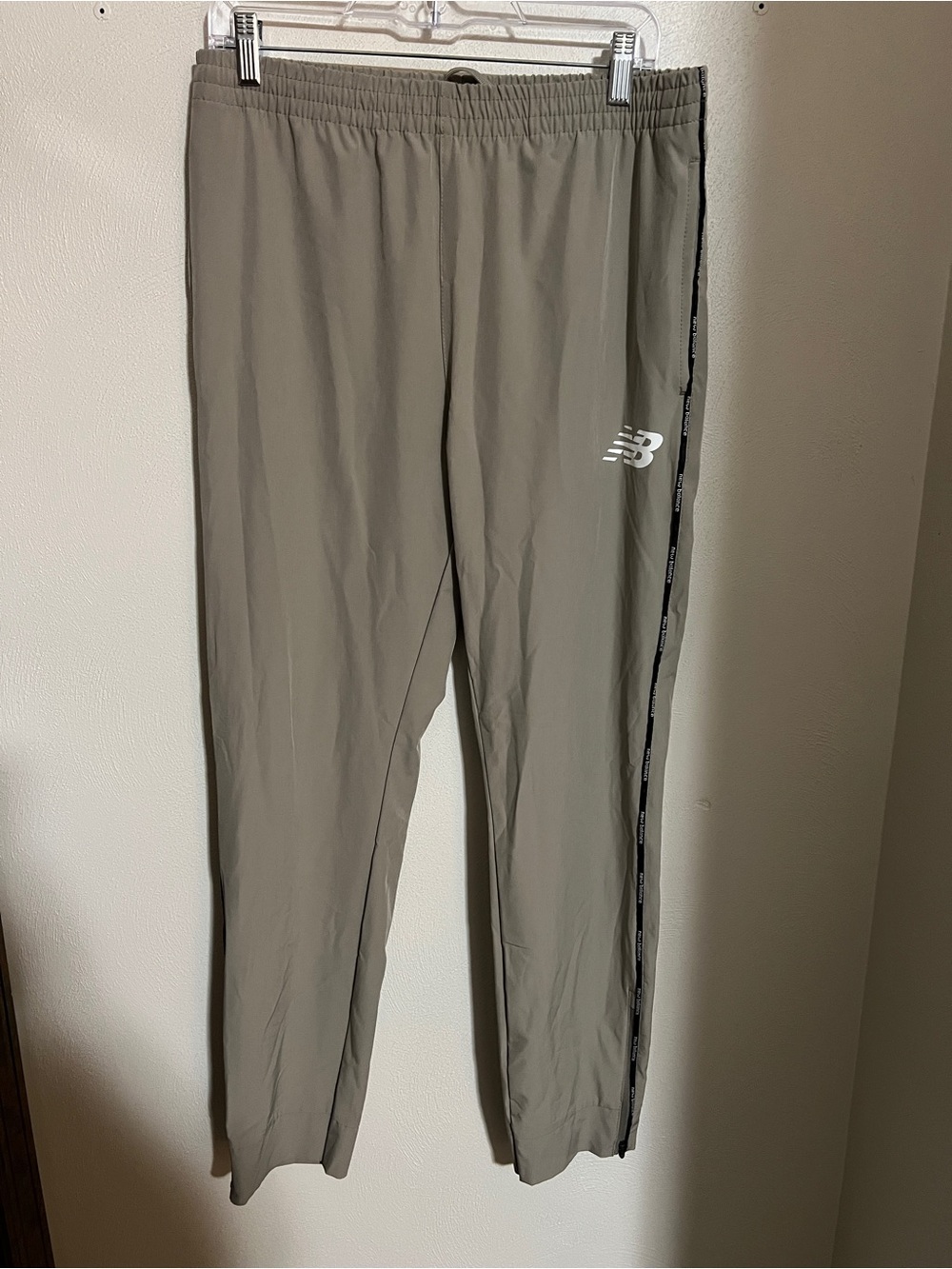 NEW BALANCE Classic All Motion Athletic Activewear Joggers Pants Tan Men's Sz M